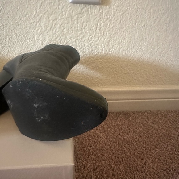 Boots - Picture 6 of 10